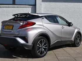 Toyota C-HR (2017) thumbnail 5