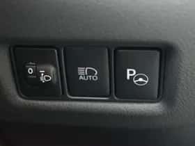 Toyota C-HR (2017) thumbnail 8