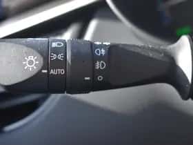 Toyota C-HR (2017) thumbnail 9
