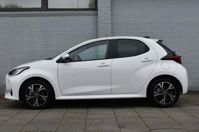 Toyota Yaris (2025) thumbnail 4