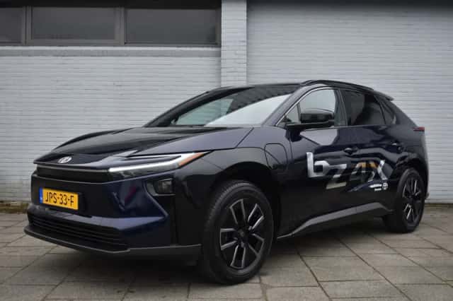 Toyota bZ4X (2025) thumbnail 1