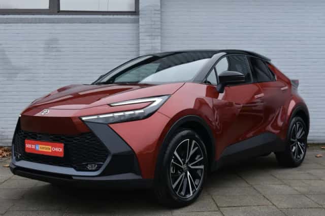 Toyota C-HR (2025) thumbnail 1