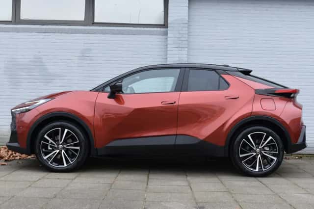 Toyota C-HR (2025) thumbnail 5