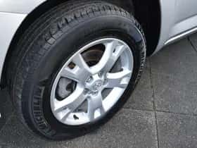 Toyota RAV4 (2009) thumbnail 3