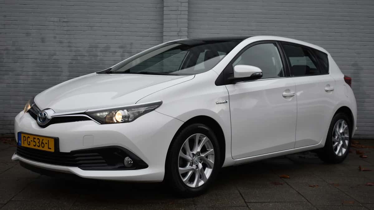 Toyota Auris — foto 1