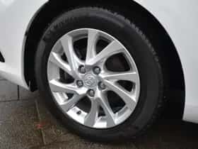 Toyota Auris thumbnail 2