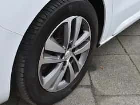 Peugeot E-Traveller (2022) thumbnail 2