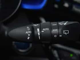 Toyota C-HR (2018) thumbnail 11