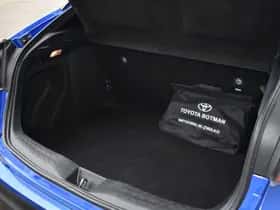 Toyota C-HR (2018) thumbnail 12