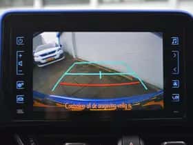 Toyota C-HR (2018) thumbnail 18