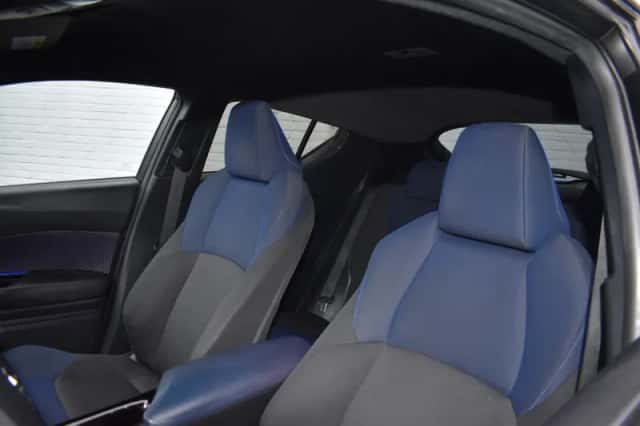 Toyota C-HR (2018) thumbnail 6