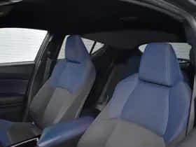 Toyota C-HR (2018) thumbnail 6
