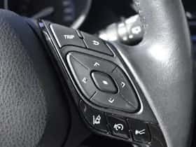 Toyota C-HR thumbnail 12