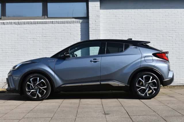 Toyota C-HR (2021) thumbnail 3