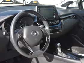 Toyota C-HR thumbnail 8