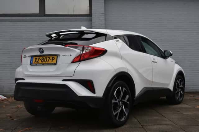 Toyota C-HR (2019) thumbnail 5