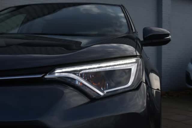 Toyota RAV4 (2018) thumbnail 2