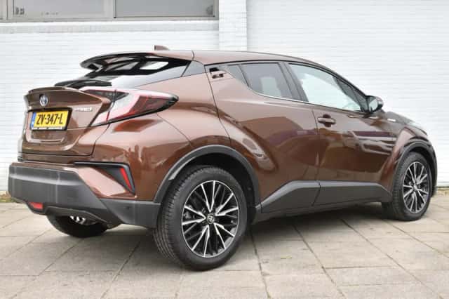Toyota C-HR (2019) thumbnail 5