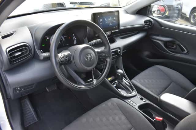 Toyota Yaris (2024) thumbnail 2