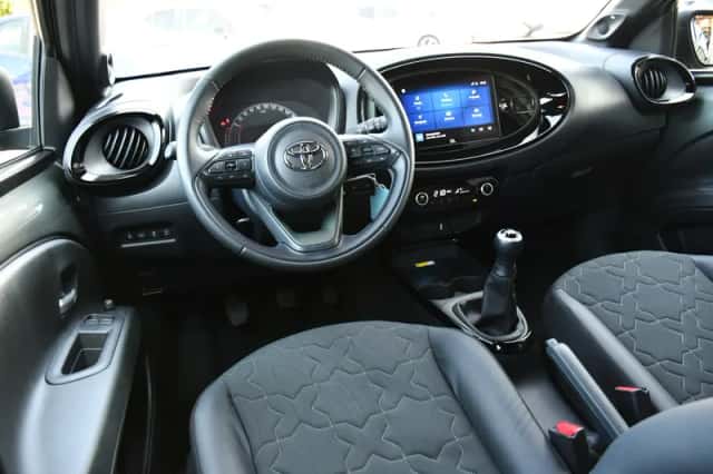 Toyota Aygo X (2022) thumbnail 2