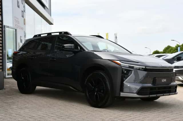 Toyota bZ4X (2026) thumbnail 5