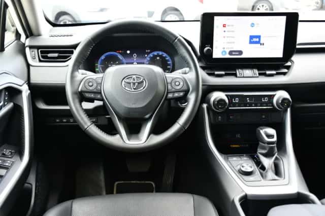 Toyota RAV4 (2024) thumbnail 2