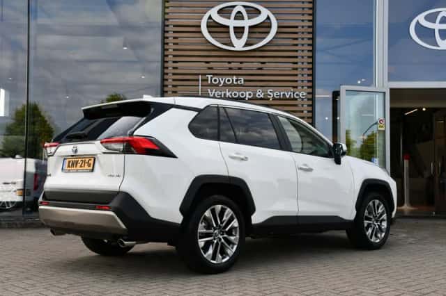 Toyota RAV4 (2024) thumbnail 3