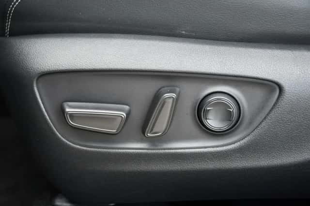 Toyota RAV4 (2024) thumbnail 5