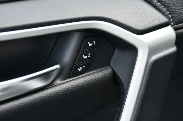 Toyota RAV4 (2024) thumbnail 6