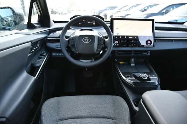 Toyota bZ4X (2026) thumbnail 2