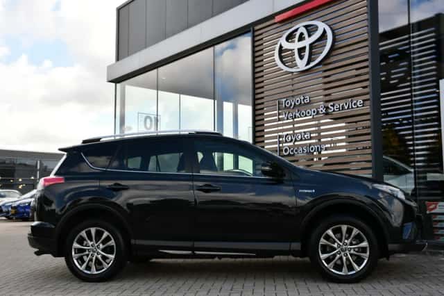 Toyota RAV4 (2016) thumbnail 3