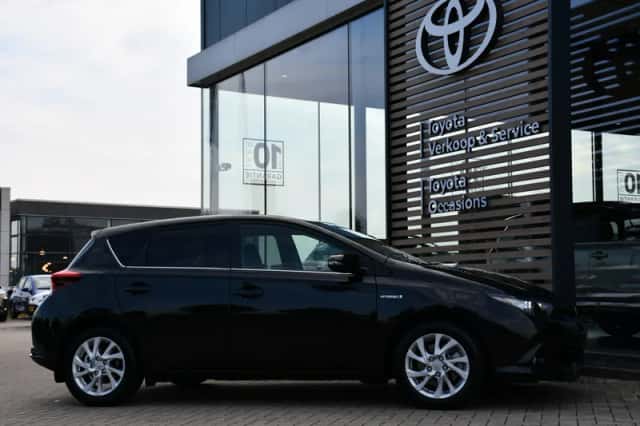 Toyota Auris (2019) thumbnail 3