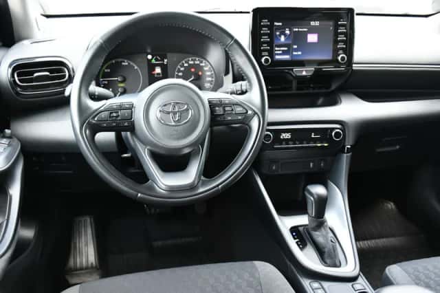 Toyota Yaris (2023) thumbnail 2