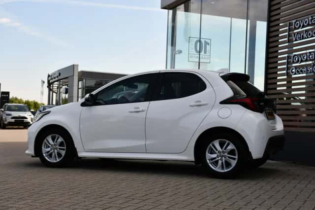 Toyota Yaris (2023) thumbnail 5