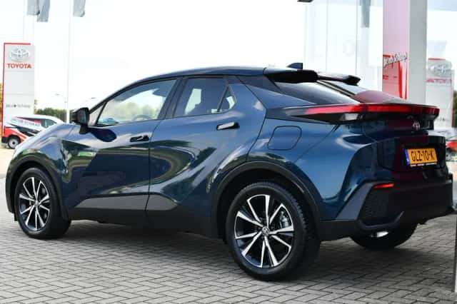Toyota C-HR (2024) thumbnail 5