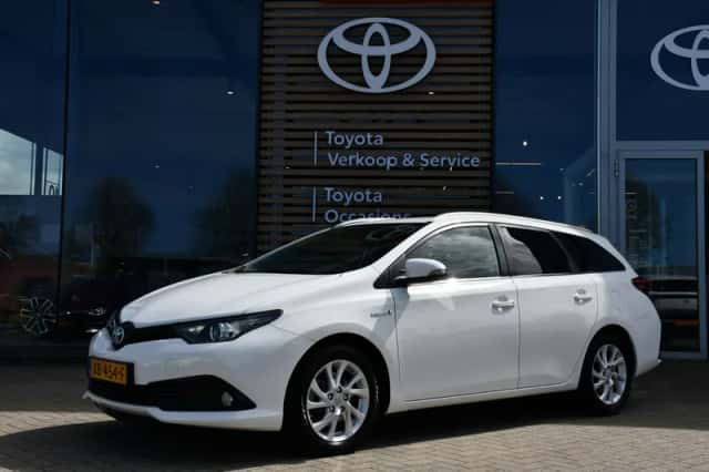 Toyota Auris (2018) thumbnail 1