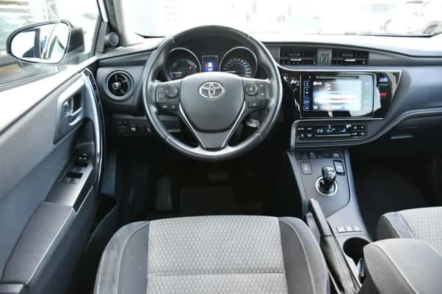 Toyota Auris (2018) thumbnail 2