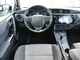 Toyota Auris thumbnail 2