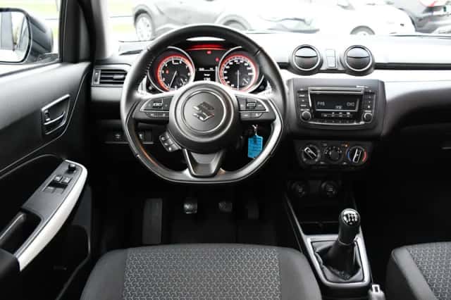 Suzuki Swift (2021) thumbnail 2