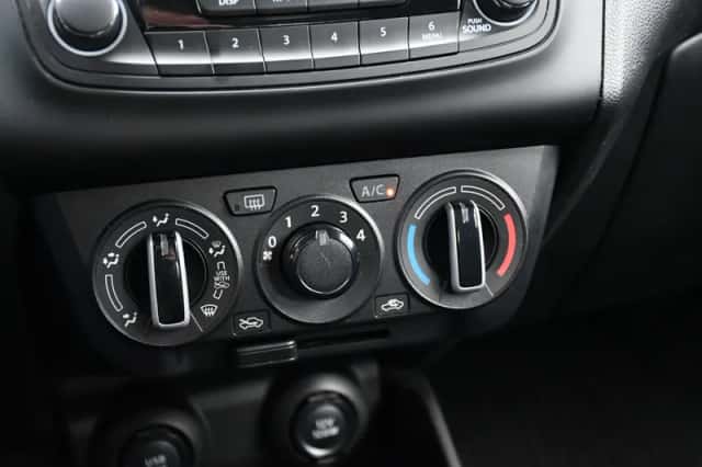 Suzuki Swift (2021) thumbnail 4