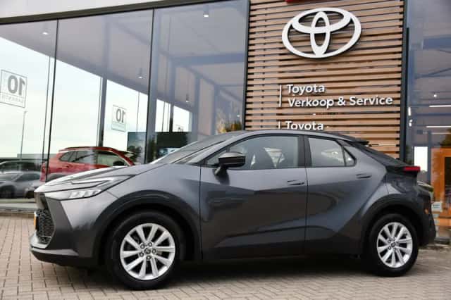 Toyota C-HR (2024) thumbnail 5