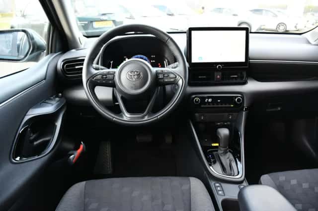 Toyota Yaris (2025) thumbnail 2