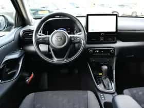 Toyota Yaris (2025) thumbnail 2