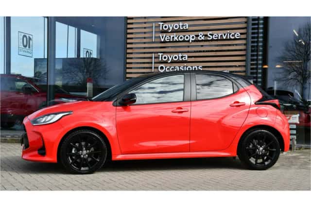 Toyota Yaris (2023) thumbnail 3
