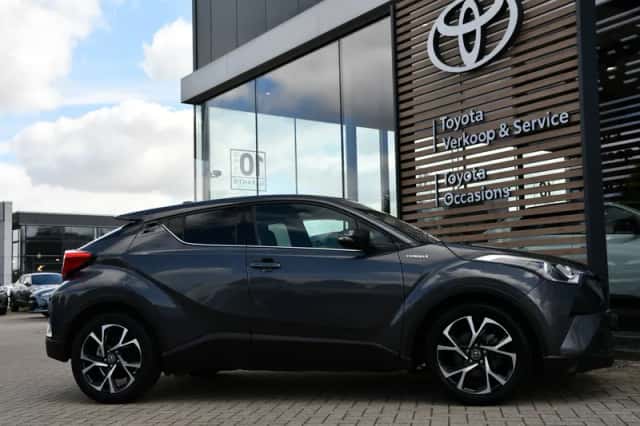 Toyota C-HR (2018) thumbnail 3