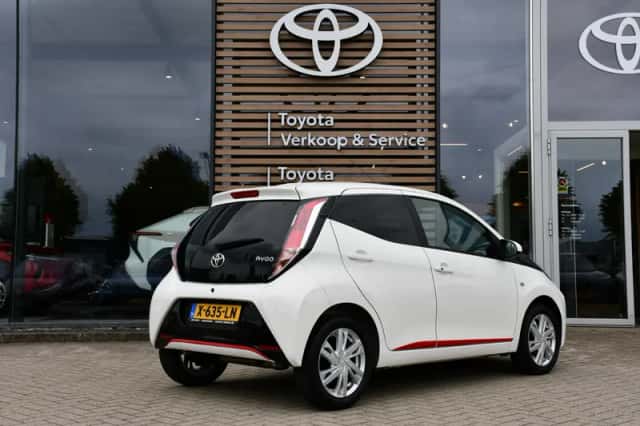 Toyota Aygo (2014) thumbnail 3