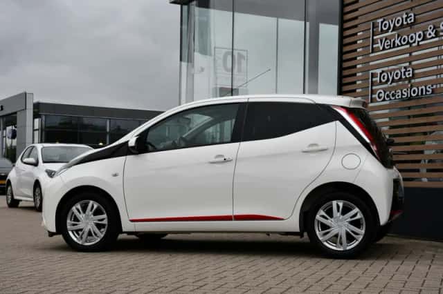 Toyota Aygo (2014) thumbnail 5