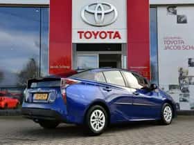 Toyota Prius (2016) thumbnail 3