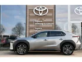 Toyota bZ4X (2023) thumbnail 3