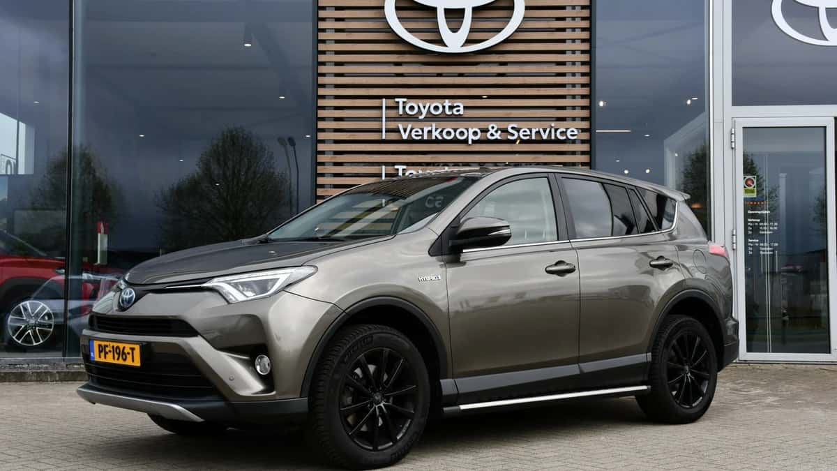 Toyota RAV4 (2016) — foto 1